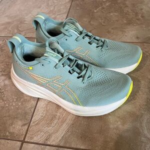 ASICS Gel Nimbus 26 Running Shoes Size 7.5 Women's